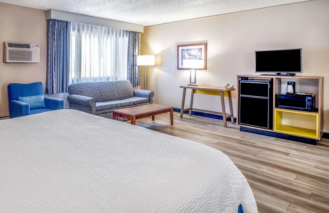 Days Inn By Wyndham Sioux Falls Airport-1