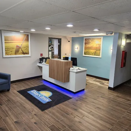 Days Inn By Wyndham Sioux Falls Airport-2